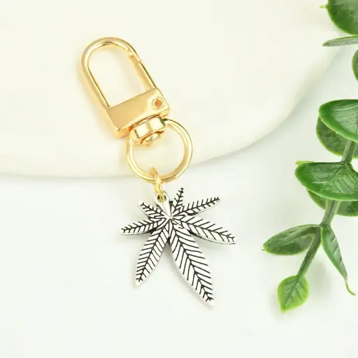 Glamorous Zinc Alloy Maple Leaf Keychain 