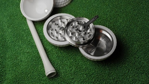Three-Layer Plastic Manual Grinder with Metal Teeth 